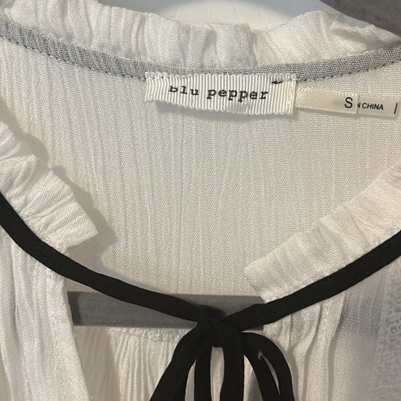 Women’s size small blouse - Picture 2 of 12